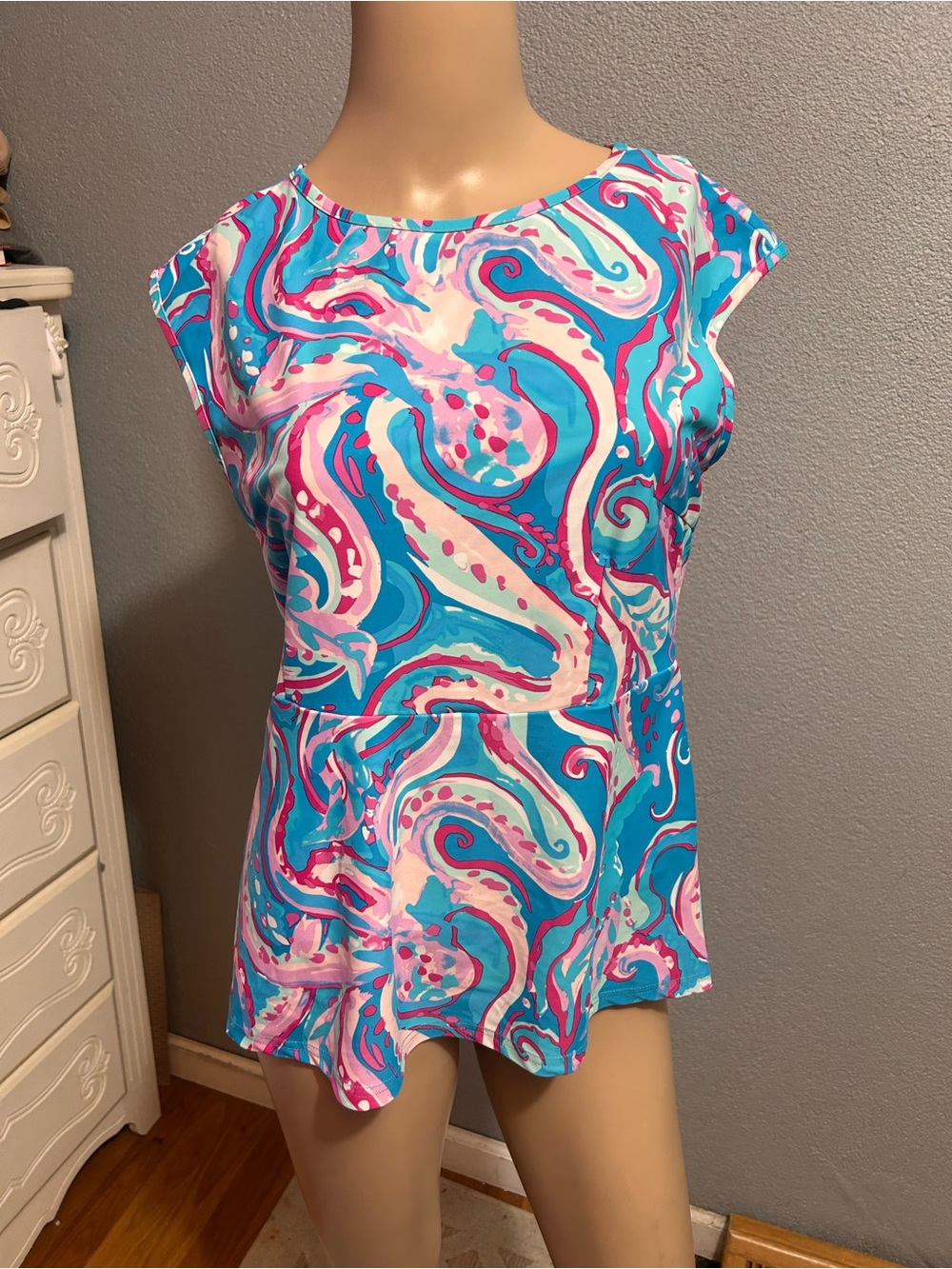 NWOT cap sleeve peplum top size small